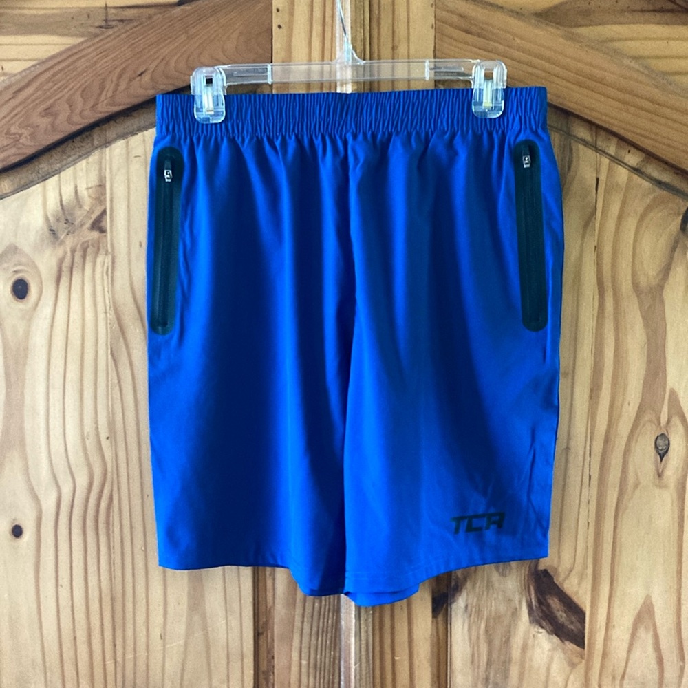 Men’s TCA blue lightweight zippered pockets athletic shorts size L
